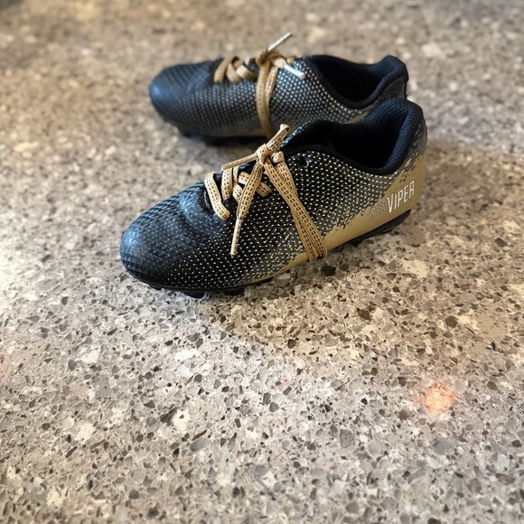 DSG Kids Soccer Cleats - Athletic Sports Shoes - Toddler Size 10C - EUC … - Picture 2 of 6